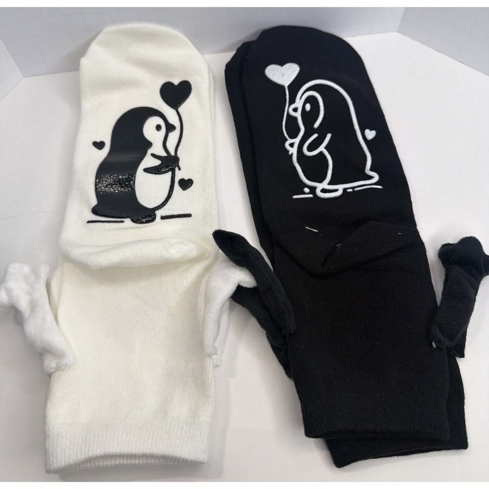 2 Pairs Holding Hands Socks, Magnetic Penguin Couple NEW
